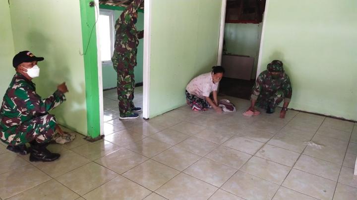 Satgas TMMD 110 Bojonegoro, Ngenat Keramik Aladin Milik Sunardi